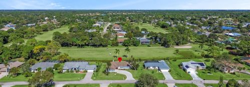 4800 Eagle Dr, Fort Pierce FL 34951-2371 exterior