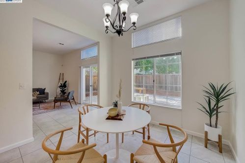 1036 Pinehurst Ct, Concord CA 94521-4532 exterior