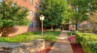 5550 Dorchester Ave, Chicago IL  60637-1763 exterior