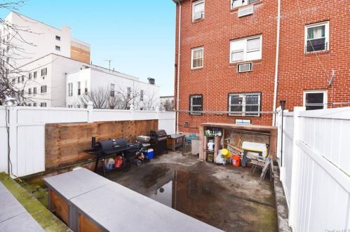 422 158th St, Bronx NY 10456-7702 exterior