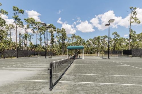 5360 Andover Dr, Naples FL 34110-2384 exterior