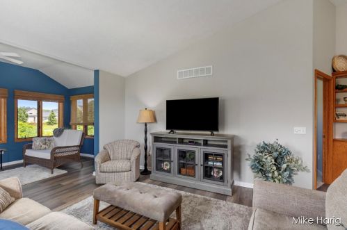 1631 Lisa Dr, Byron Township MI 49315-8122 exterior