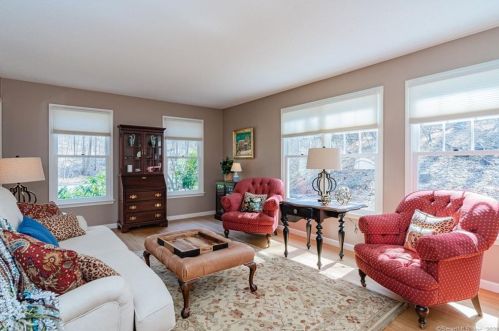 32 Crosswood Rd, Farmington CT 06032-1067 exterior