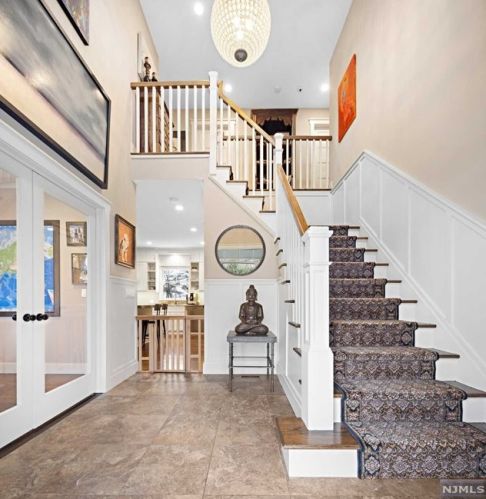 194 10th St, Cresskill, NJ 07626-1901