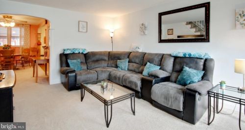 1068 Tremont Dr, Manor, PA 19036-1521