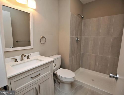 42 Magnolia Ct, Trenton NJ 08648-4828 exterior