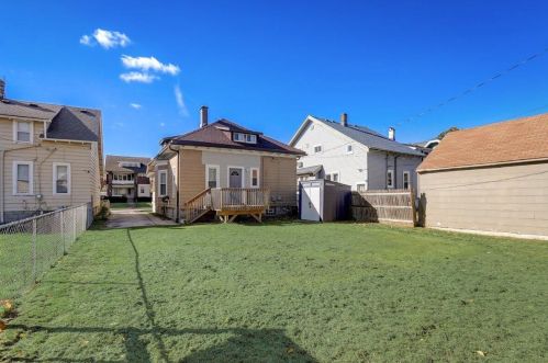 2024 55, Milwaukee WI 53220-2045 exterior