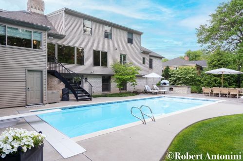 2420 Gln Echo Dr, Grand Rapids MI 49546-5524 exterior