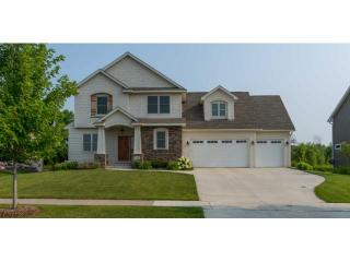 1084 Symphony Ln, Chaska, MN 55318-4589