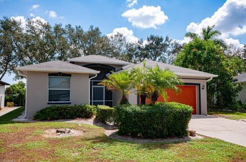 238 Stanhope Cir, Naples, FL 34104-0810