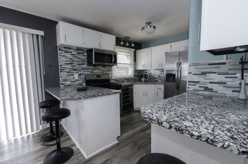 7046 58, Milwaukee WI 53218-4247 exterior