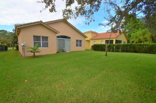 5642 Sunberry Cir, Fort Pierce, FL 34951-3112