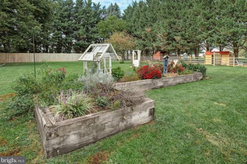 375 Basehoar School Rd, Littlestown PA 17340-9551 exterior