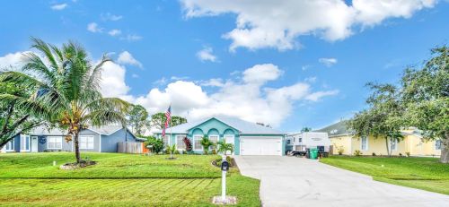 211 Kestor Dr, Fort Pierce FL 34953-5426 exterior