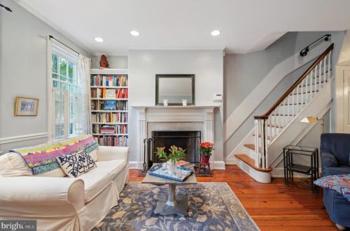 330 Camac St, Philadelphia PA 19107-5926 exterior