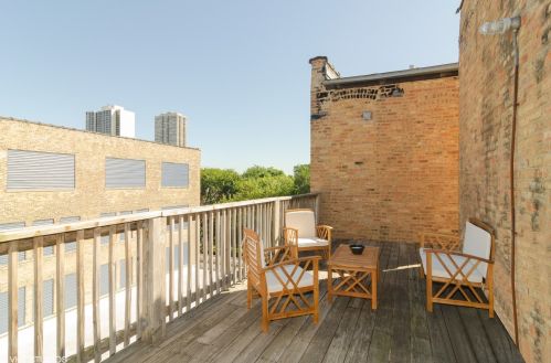 1500 Orleans St, Chicago IL  60610-6782 exterior