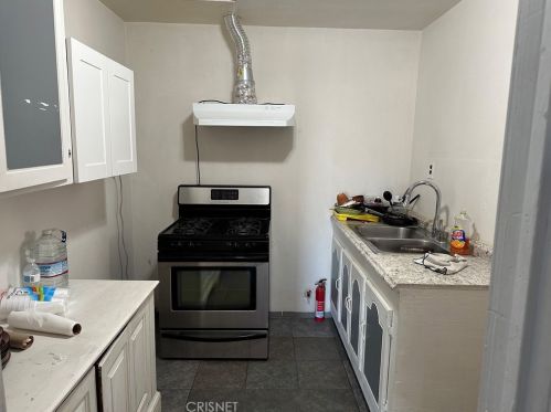 37 Garden Dr, Bakersfield CA 93307-5255 exterior