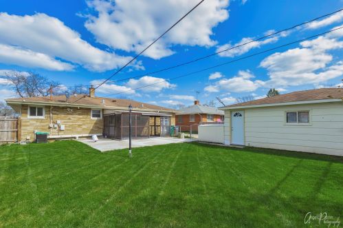 2220 Jackson St, Waukegan IL 60085-7354 exterior