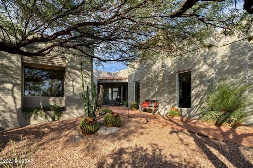 5300 Hacienda Del Sol Rd, Tucson AZ 85718-6054 exterior