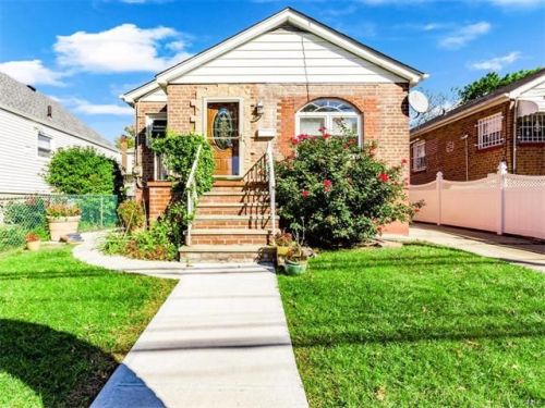 910 Swinton Ave, Bronx NY  10465-1918 exterior