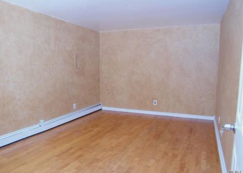 31 1st Ave, Huntington Station NY 11746-1742 exterior