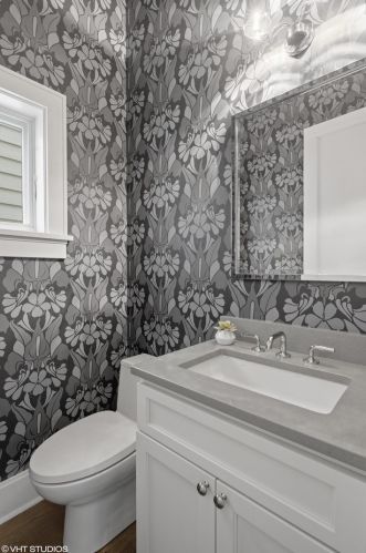 3621 Hermitage Ave, Chicago IL 60613-3507 exterior