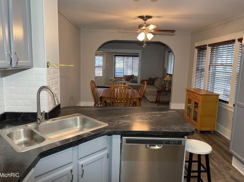 684 Isabella Ave, Meskegon MI 49442-4047 exterior