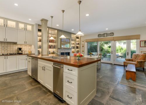 2222 Wayne Ave, Chicago IL 60614-1221 exterior