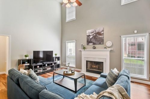 1422 Brookside Manor Ct, Tucker GA  30084-7828 exterior