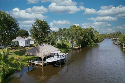 727 Calmoso Dr, Fort Pierce FL 34983-2208 exterior