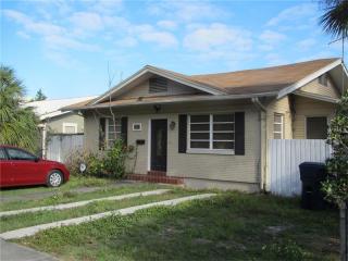 906 Chelsea St, Tampa FL  33603-4137 exterior