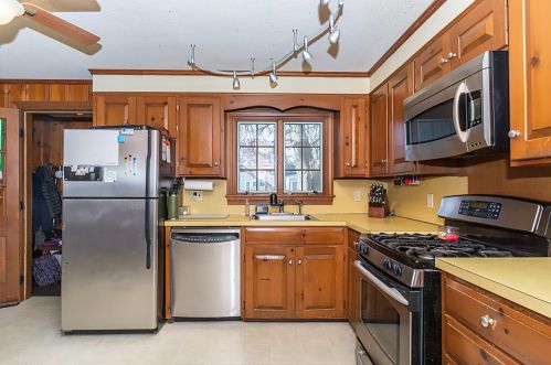 152 Atlantic Ave, Seabrook NH 03874-4828 exterior