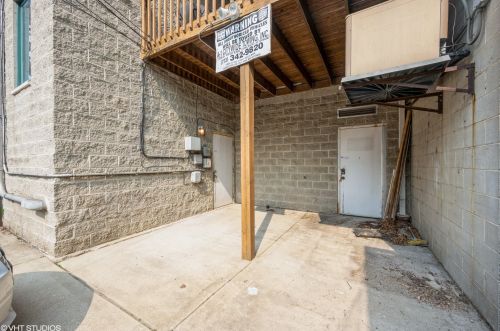 3240 Sheffield Ave, Chicago IL 60657-2250 exterior