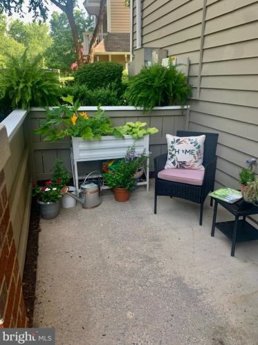 5715 Chapman Mill Dr, Rockville, MD 20852-5545