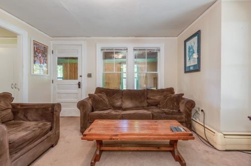 63 Hobart St, Concord, NH 03303-1940