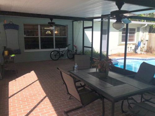 8005 Pne Hl Dr, Tampa FL 33617-7602 exterior