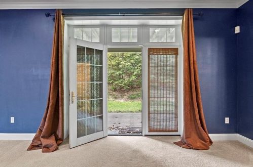 700 Highpointe Cir, Pittsburgh PA 15220-1854 exterior