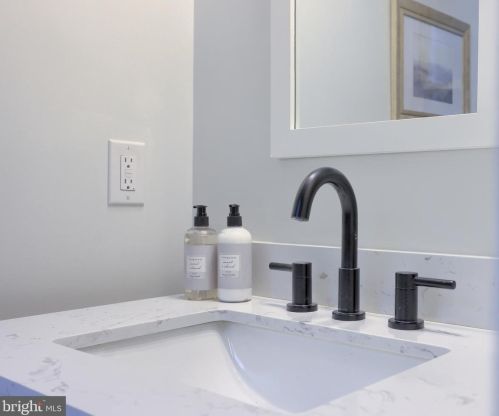 419 Pine St, Lancaster PA  17603-3311 exterior