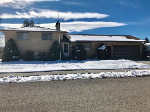 225 Ramona Ave, Labelle, ID 83442-1111