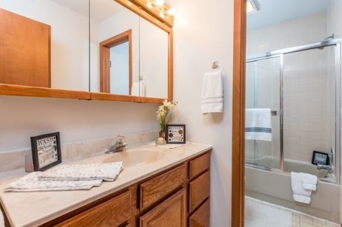 4825 Crst Ct, Waukegan IL 60087-1863 exterior