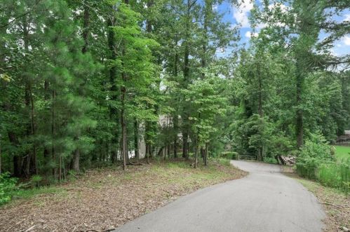 9065 Hayes Dr, Gainesville GA 30506-6206 exterior