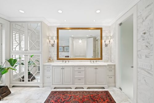 1521 State Pkwy, Chicago IL 60610-1613 exterior