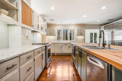 1129 Mason Wood Dr, Atlanta GA 30329-3803 exterior