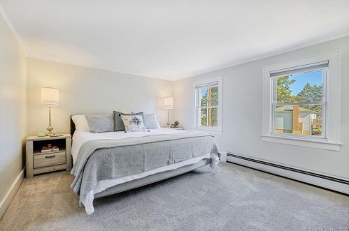 85 Columbia Rd, Windsor CT 06095-3811 exterior