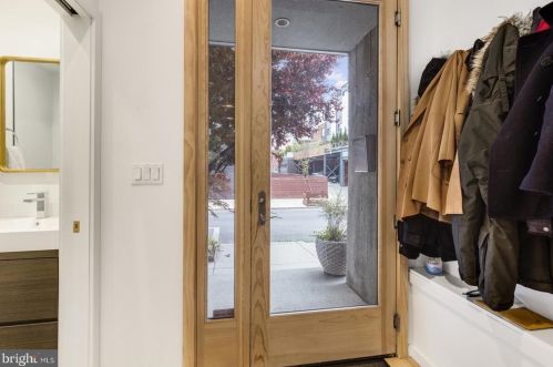 1108 Bodine St, Philadelphia PA  19147-5306 exterior