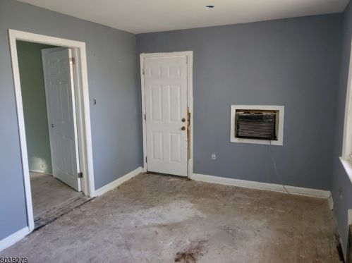 81 Cummings St, Irvington, NJ 07111-2510