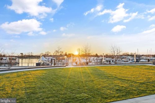 525 Water St, Washington DC  20024 exterior