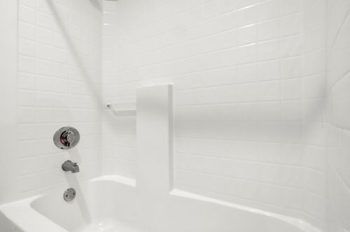 2080 Commerce St, Milwaukee WI 53212-3479 exterior