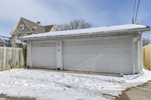 1813 59, Milwaukee WI 53214-5129 exterior