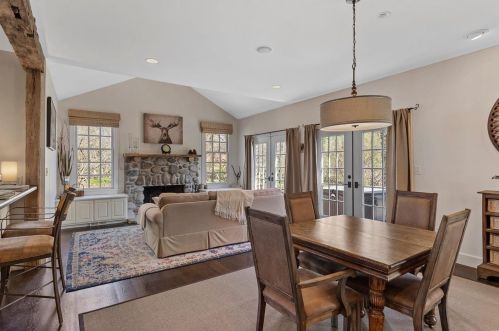 2332 Divot Dr, Saint Louis MO 63131-3240 exterior